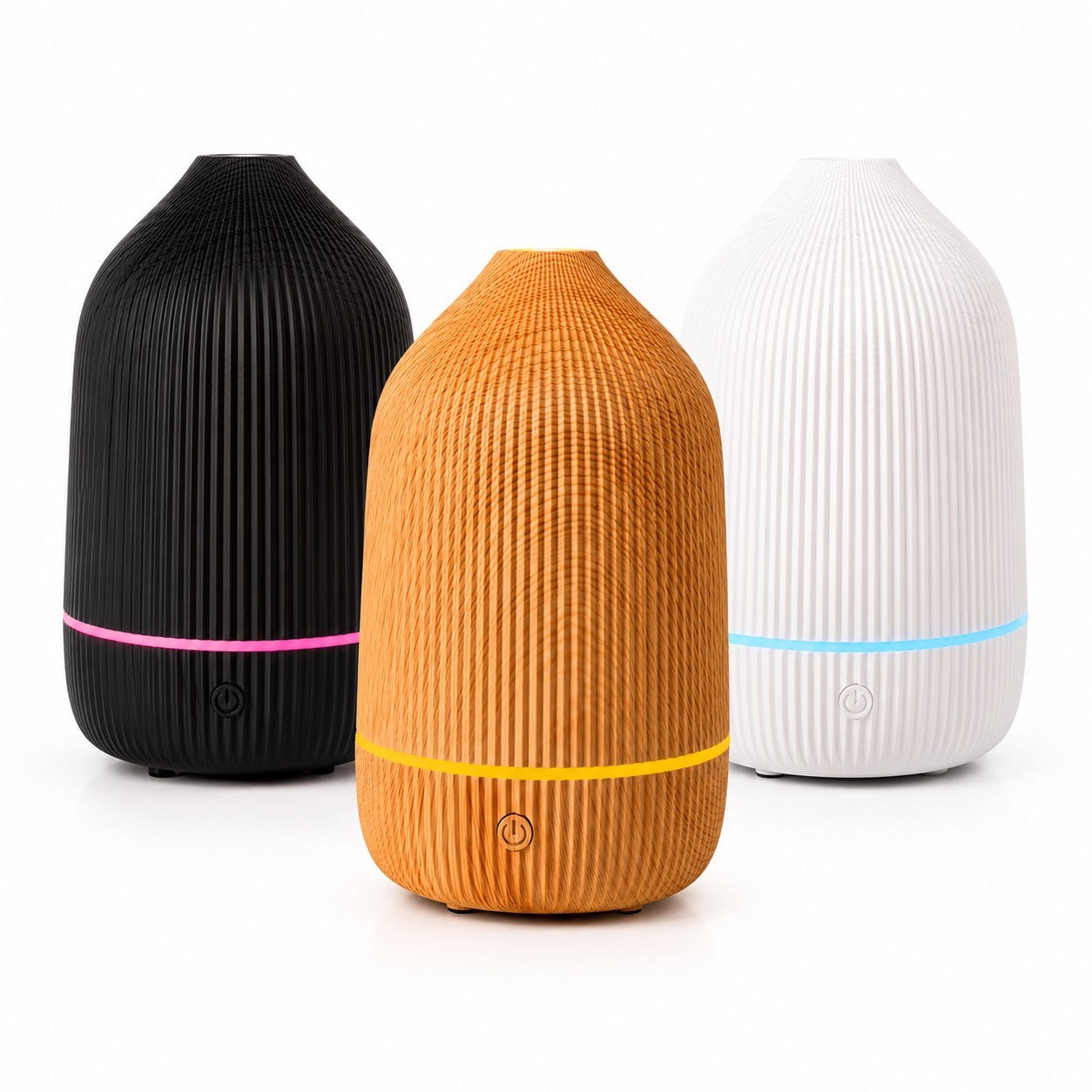 Aroma Diffuser mit LED-Licht in Holzoptik auf hellem Hintergrund