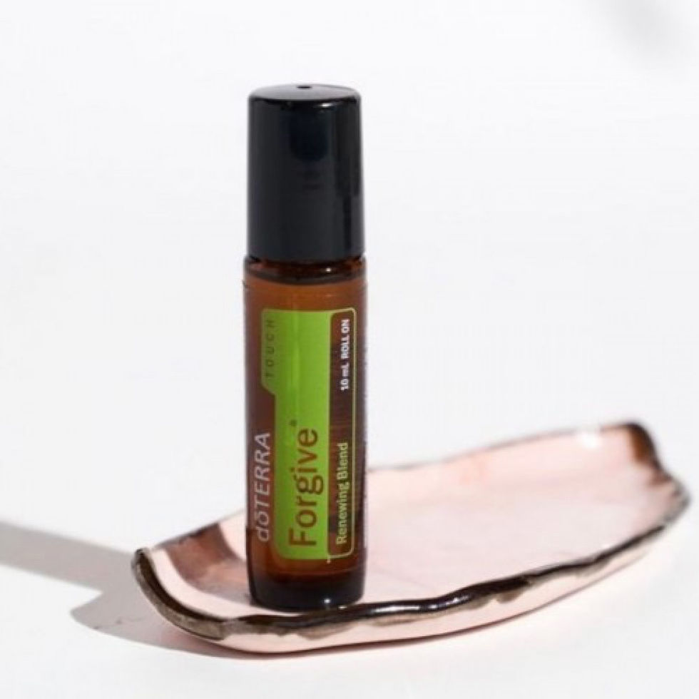 Miniaturbild: Praktischer Forgive Touch Roll-On 10 ml von doTERRA für Aromatherapie und Wellness unterwegs