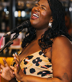 Deslin Ami Kaba – die Leipziger Sängerin mit großer Soul Stimme