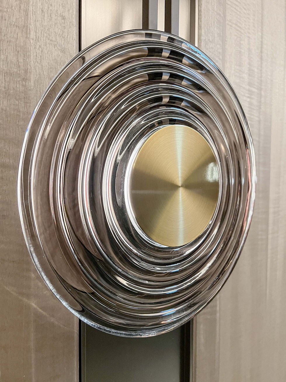 Thumbnail: Laminated Glass in Residential (Dynasty Court) (Wavy Crystal)