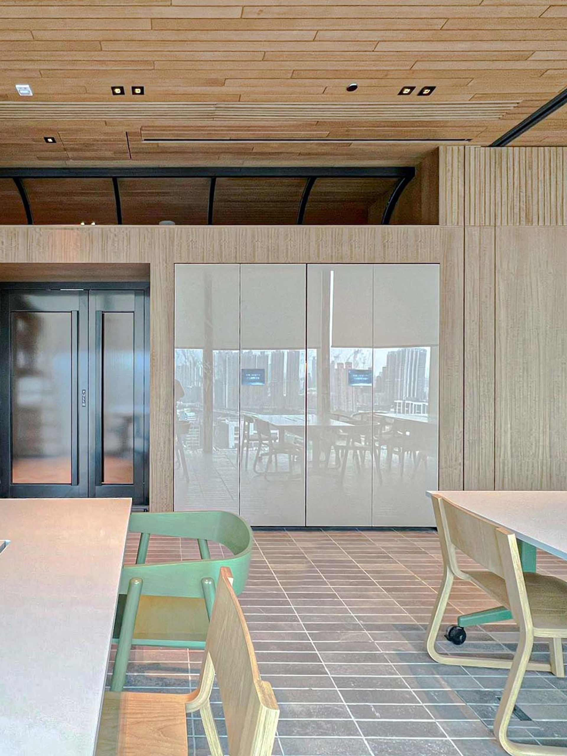 Laminated Glass in Hospitality (TownPlace West Kowloon) (Painting Glass)