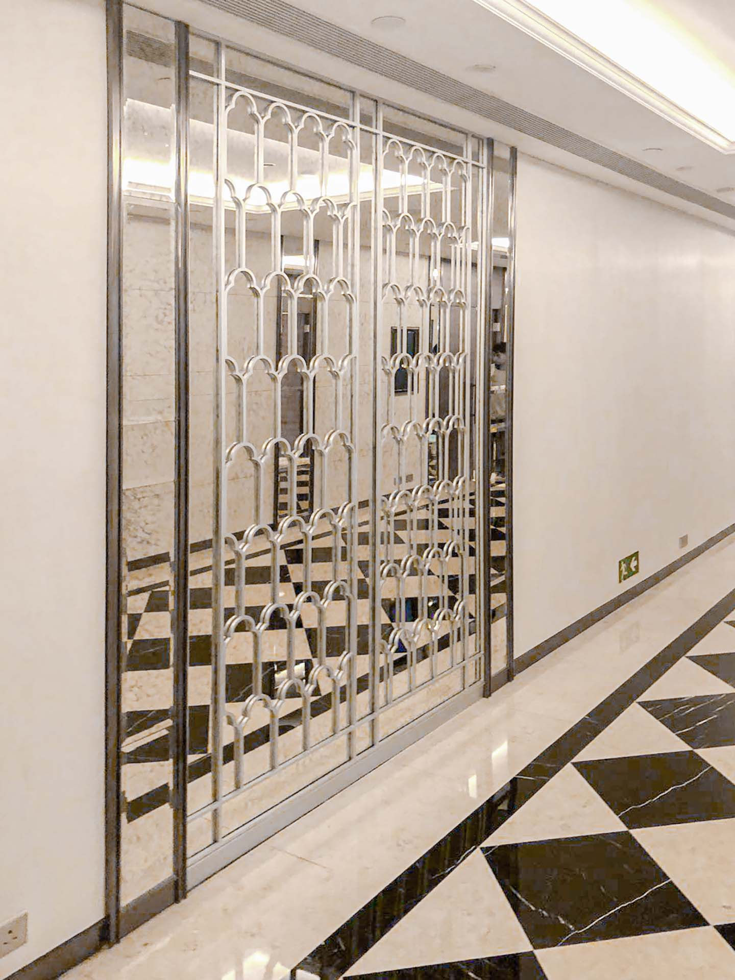 Laminated Glass in Hospitality (Gold Coast Hotel) (Antique Mirror)