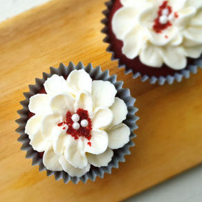 Recipe recommendation: Red velvet cupcakes by Sally's baking addiction