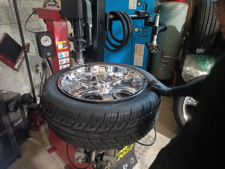 定年退官自衛官車屋さんに就職RE:BOOT第１1６弾「タイヤの組み換え。」