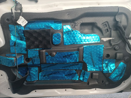 定年退官自衛官車屋さんに就職RE:BOOT第127弾「BMW(F10)用バッフルボードとカロッツェリアのスピーカーをグリグリ入れたので、デッドニングする。」