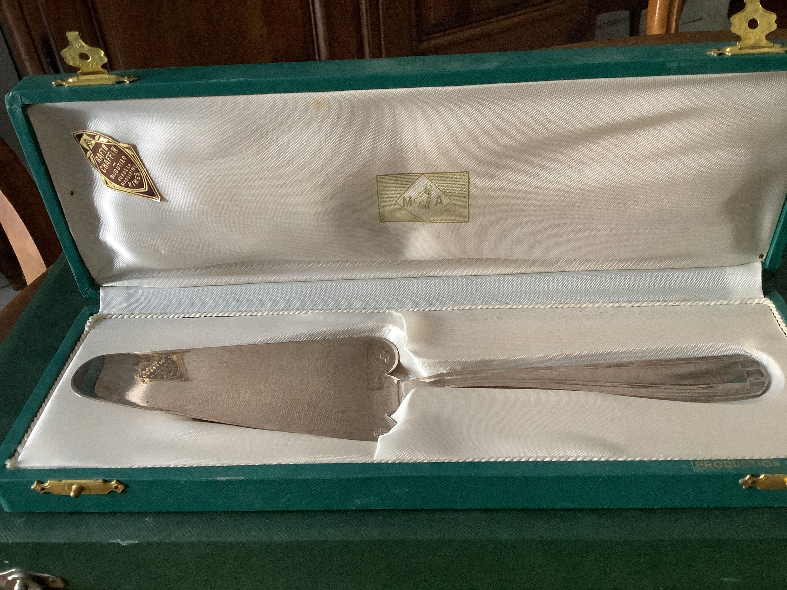 Pelle à gâteau production christofle