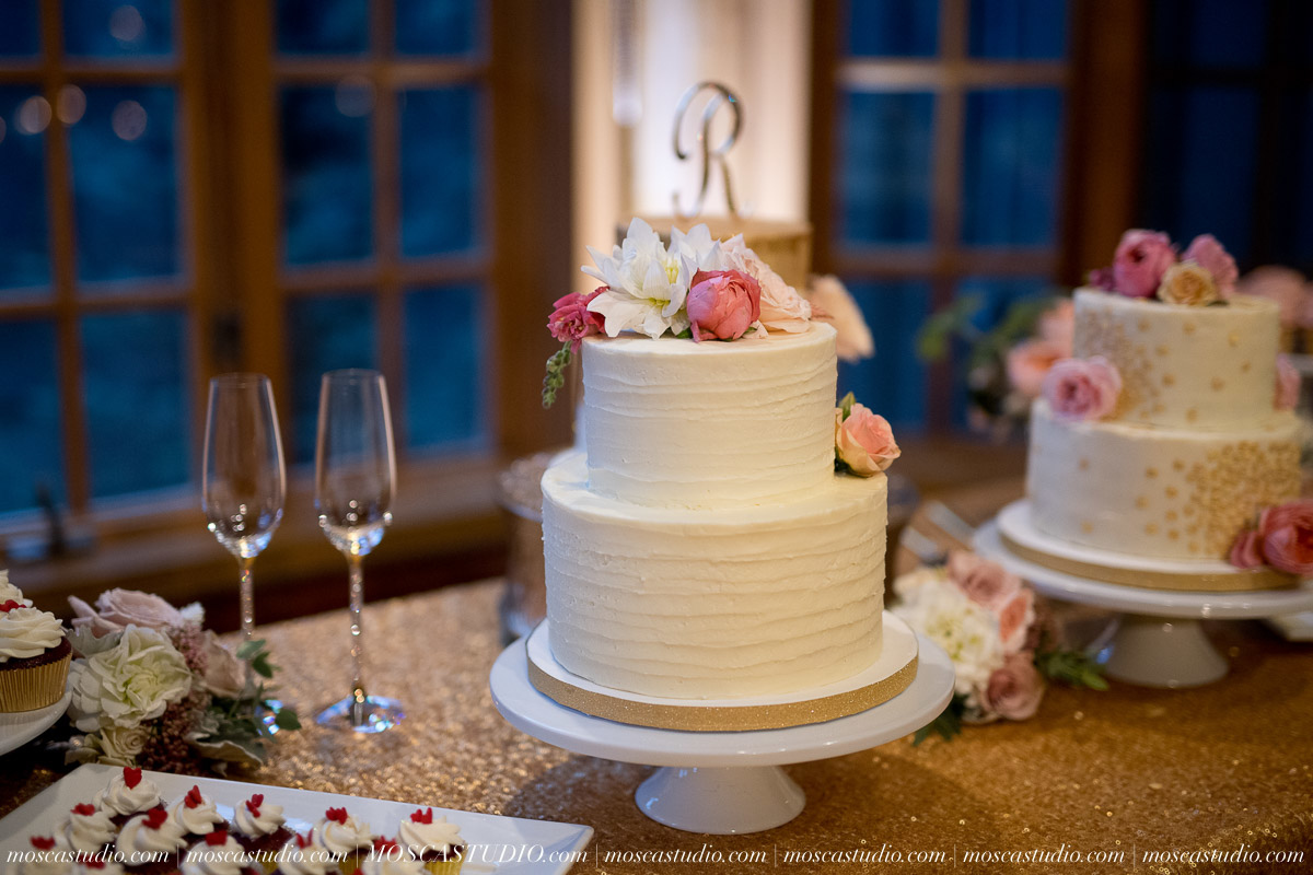 Real custom cake photography from Dreamin' Desserts in Bend, Oregon