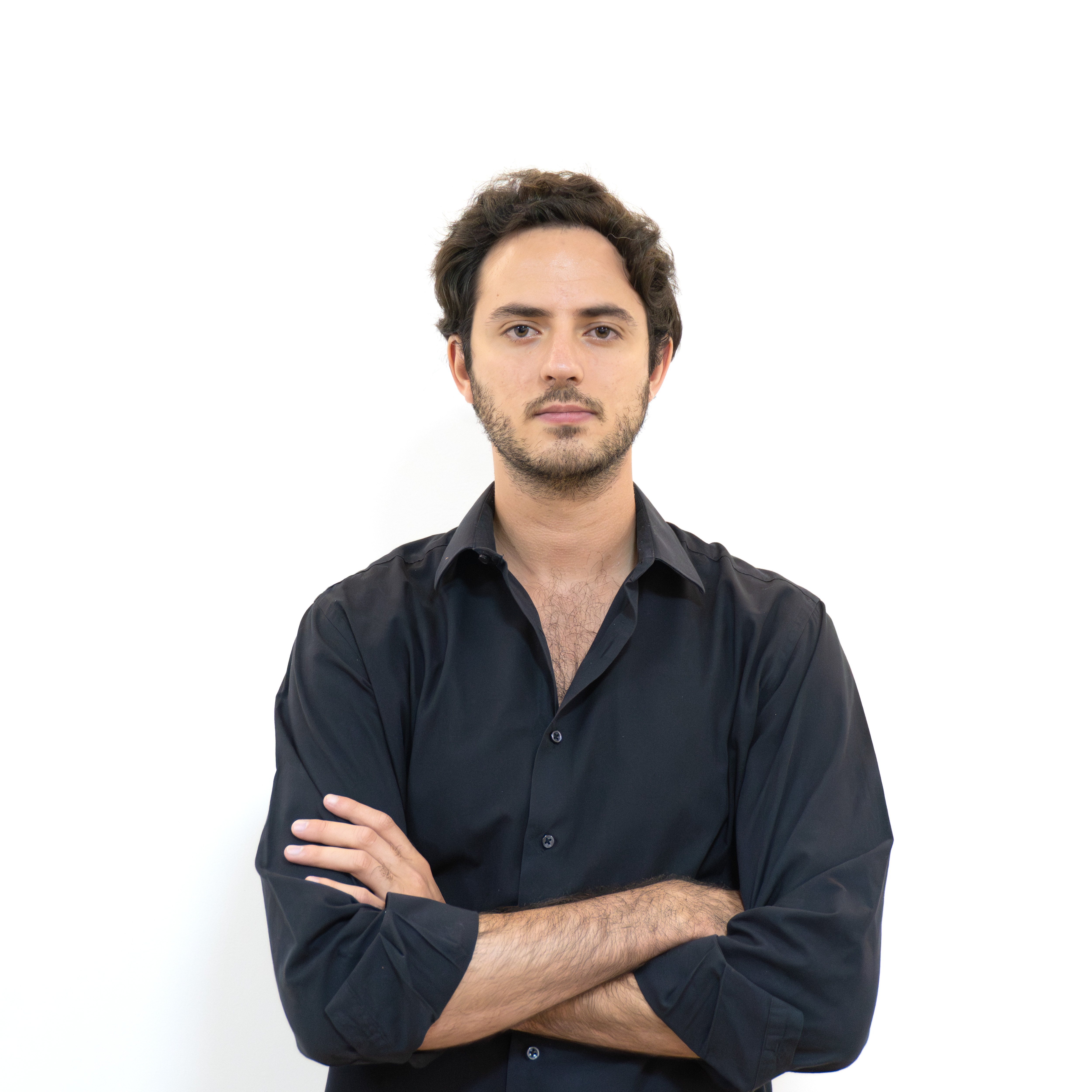 PEDRO CON CAMISA ABIERTA.jpg