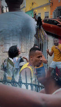 Alexandre Roiz em evidência durante a apresentação final da Residência Artística Internacional Movimento Lúcido, em Salvador (BA)