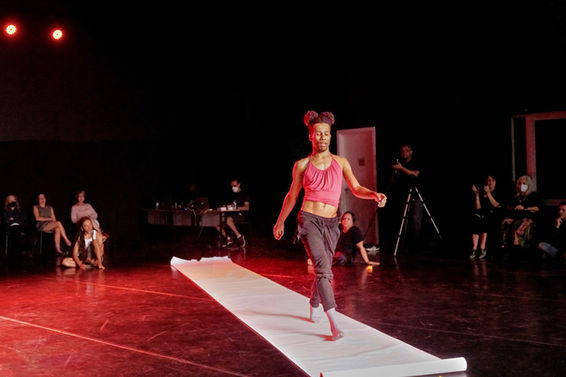 VIII Mostra de Intérpretes Criadores - ÉaquiÓ - Alaya Dança - Alexandre ROIZ