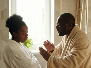couple communicating in the bathroom