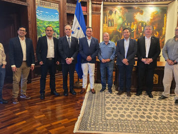 Presidente Nasry Asfura se reúne con representantes de la Institucionalidad Cafetalera y dirigencia gremiales