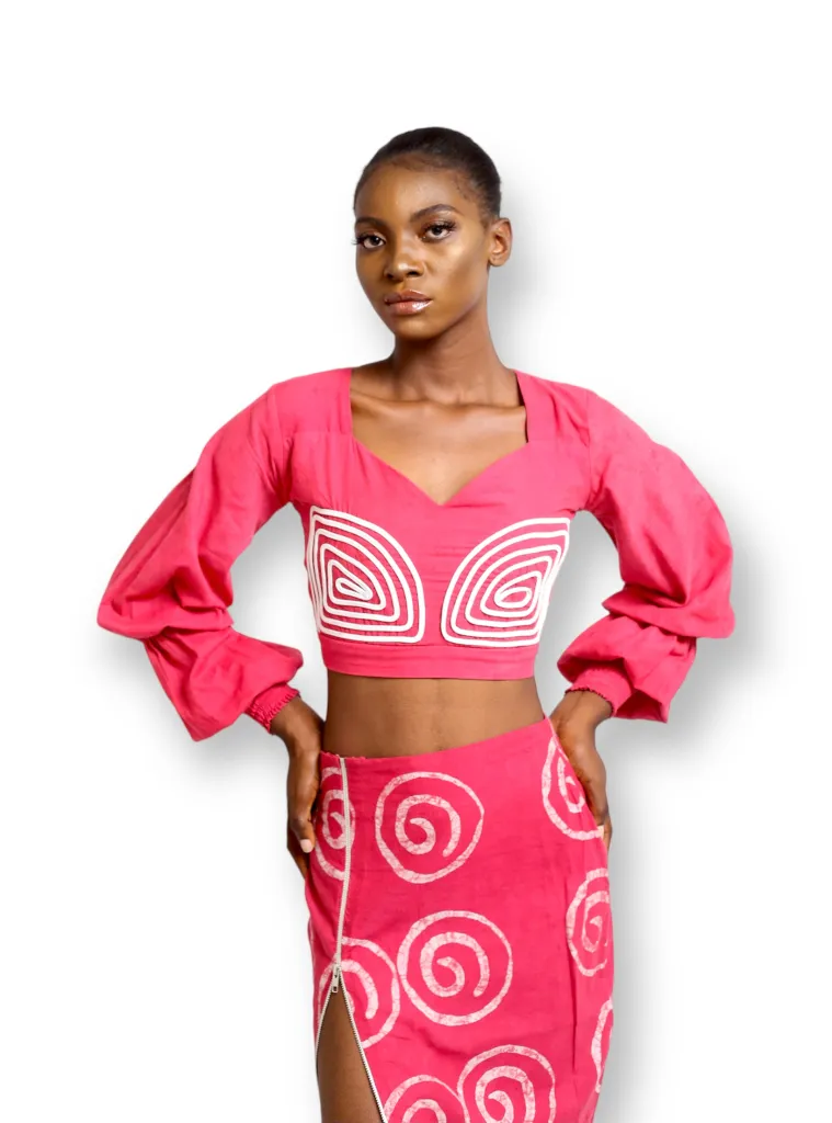 Ensemble cropped rose Cute Saint avec top appliqué tendance