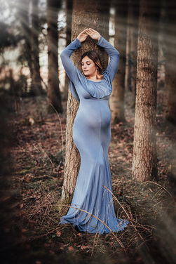 Schwangerschafts Fotografie im Wald in Mötzingen