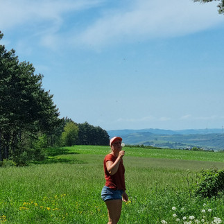 Manon durant la randonnée des échelles