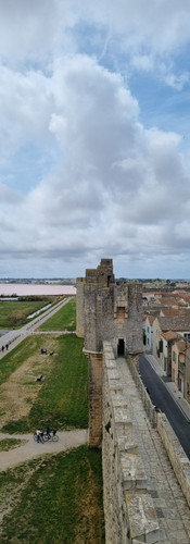 Vue des remparts extérieur vs intérieur de la ville