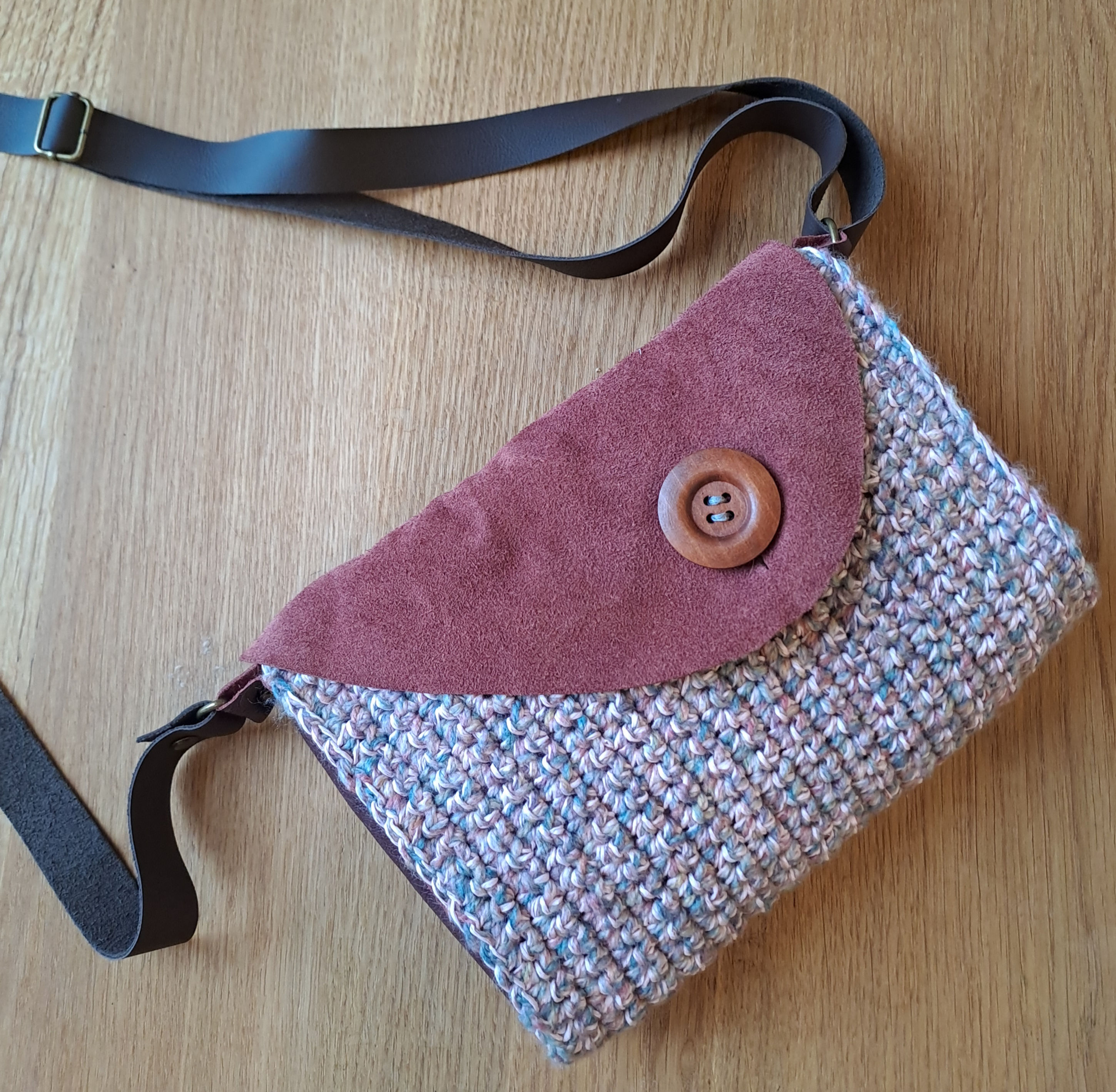 'Taghazout Sunrise' - subtle, stylish lightweight bag with soft suede flap