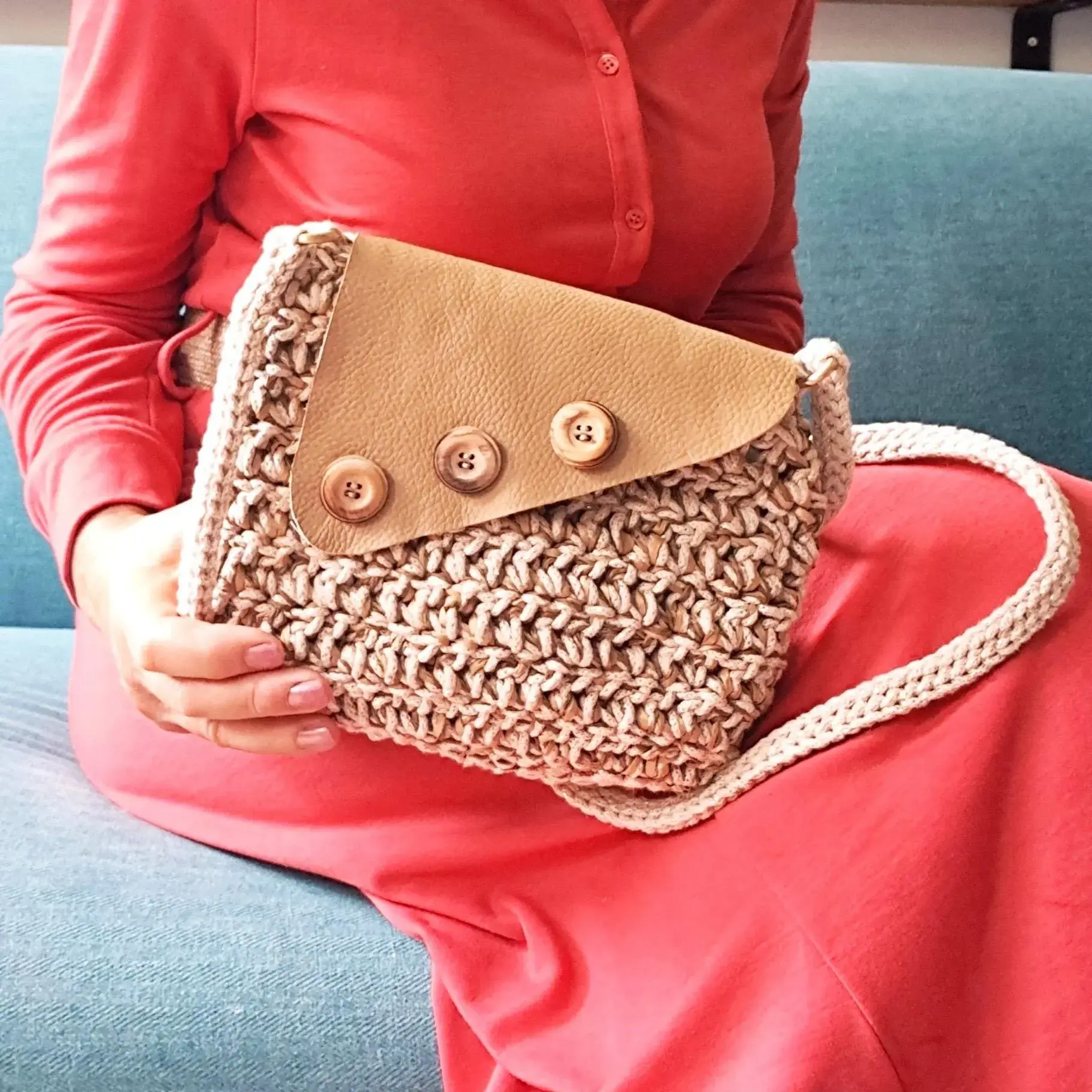 'Puglia' - Mixed fibre shoulder bag with subtle gold sparkle & leather strap