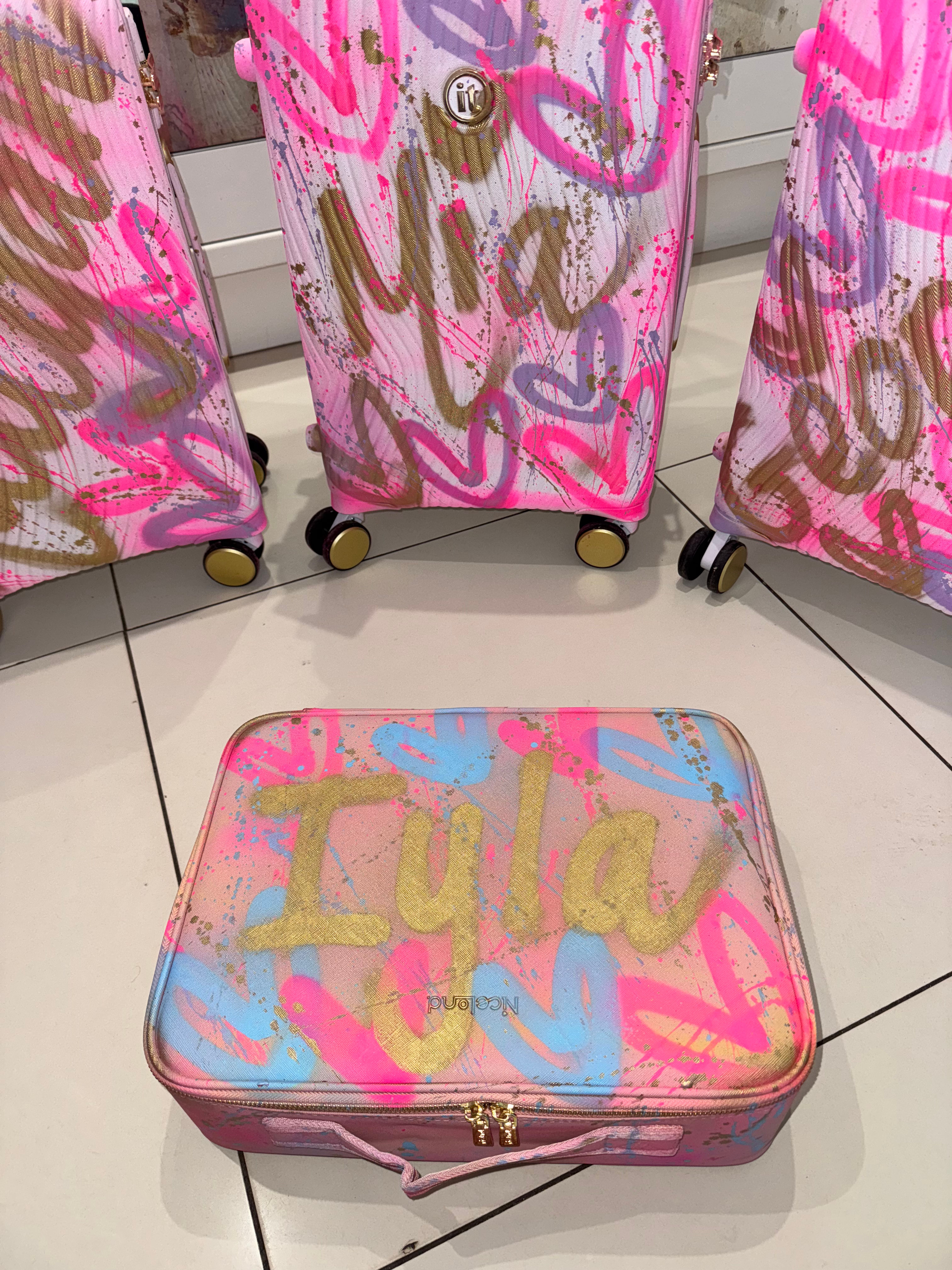 Large grafiti vanity Make Up boxes 🩷