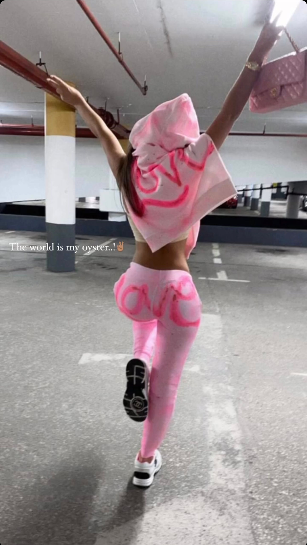 L๐VE Tracksuit โ๐ฝ