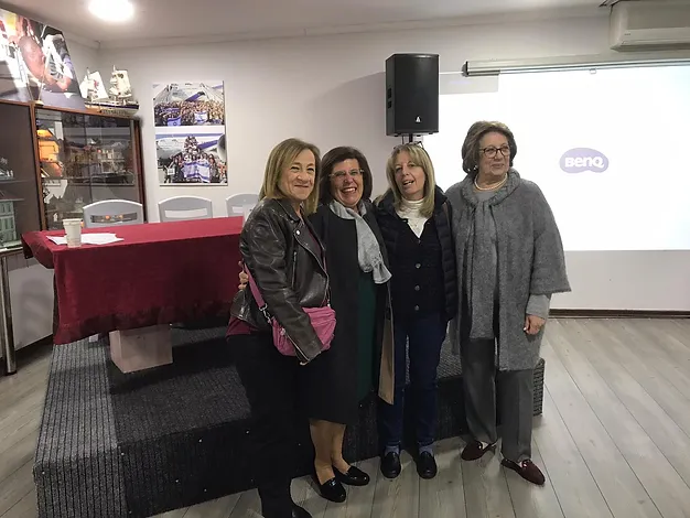 Iyt Bir Toren Ile 37 Ogrenciye Burs Dagitti