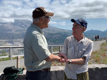 Inslee makes Bill Nye “The Science Guy” Washingtonian of the day during hike at Mt. St. Helens