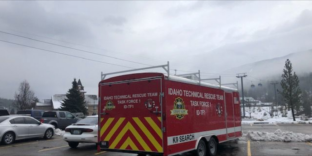 Avalanche Strikes Silver Mountain in Kellogg Idaho; Killing 1, and rescuing 5