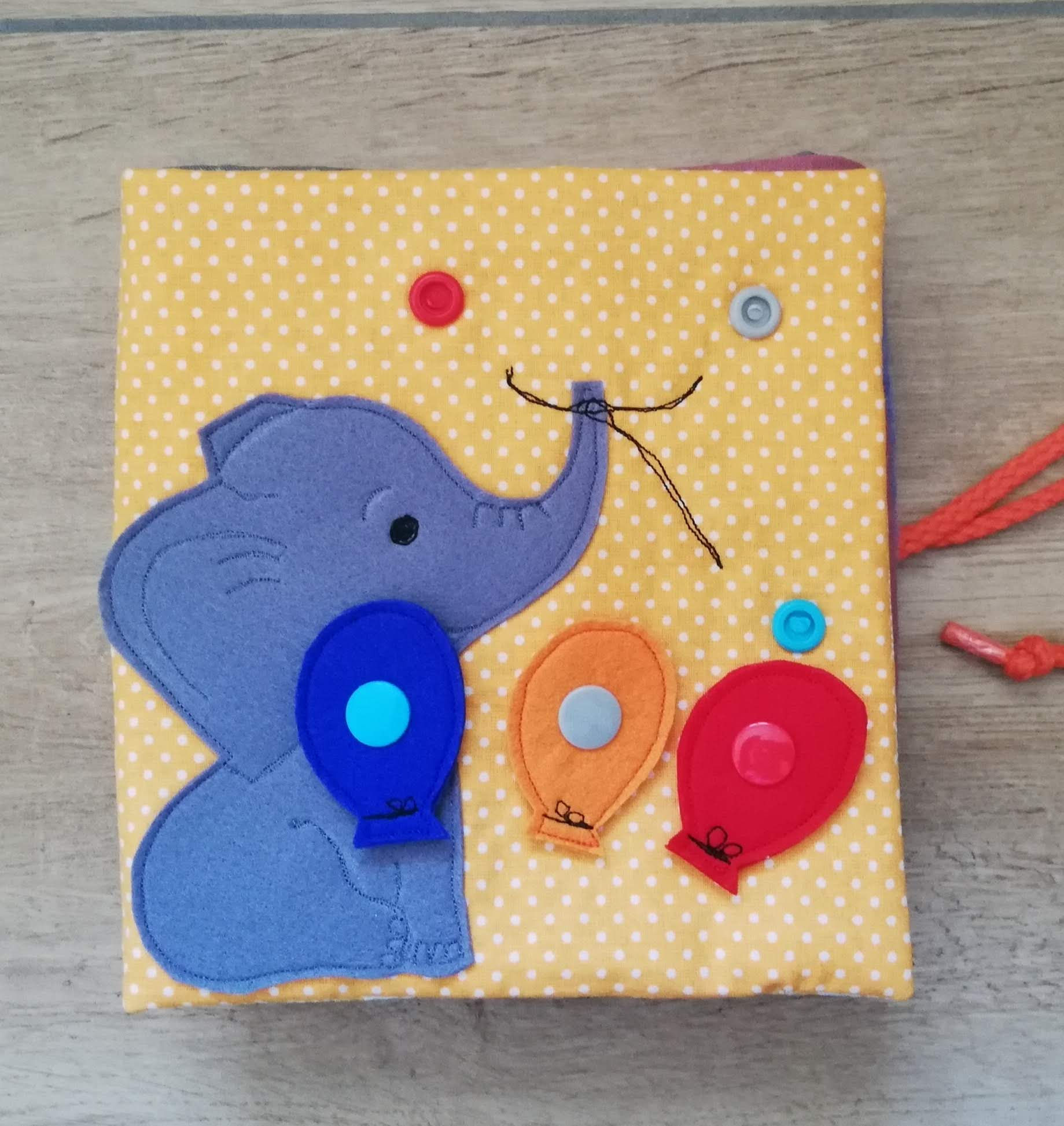 Spiel- und Fühlbuch