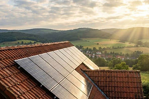 Photovoltaikanlage auf einem Einfamilienhaus in Bad Harzburg bei sonnigem Wetter im Harzvorland