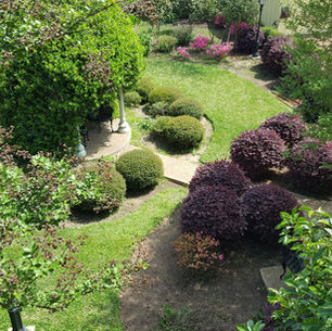 A view of the Queen Anne gardens and gazebo from the second-story balcony, representing the best rated bed and breakfast in Natchitoches.