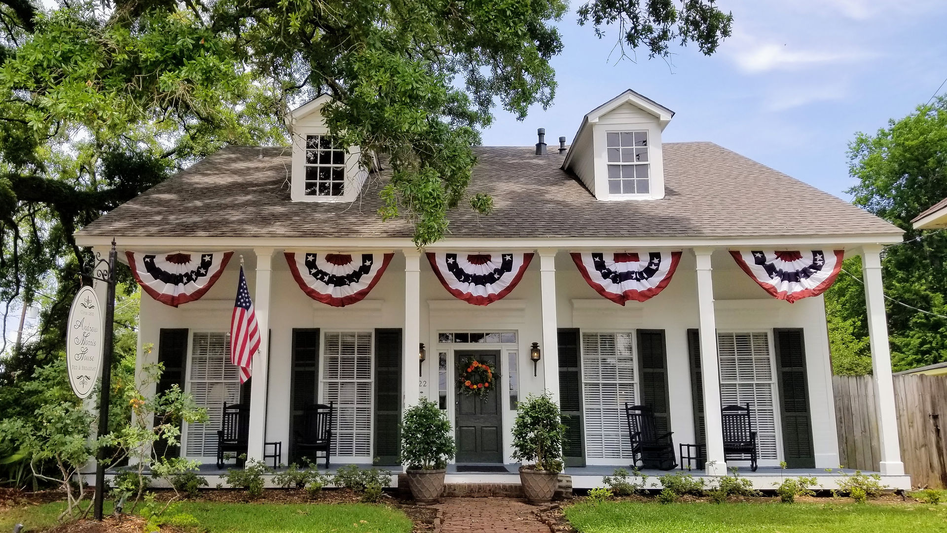 Andrew Morris House B & B as seen from Rue Second Street