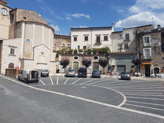 Piazza Corfinio, gebouwd op een Romeins theater