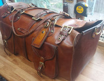 9 tips to choose the right leather craftsman for your project.