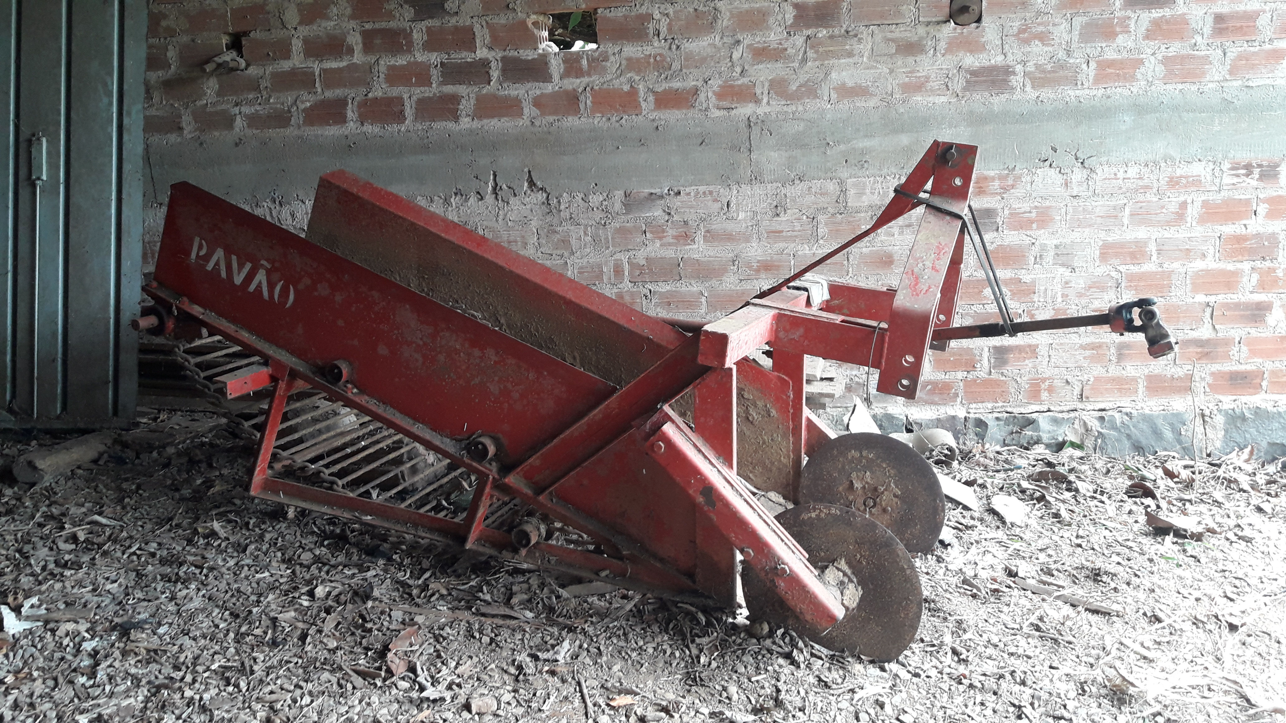 Colhedora de Batatas Pavão (C-10159)