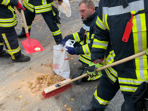 Öl_Schaden_Straße 24.10.2020 16:32