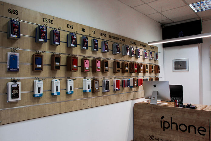 iPHONE STORE 5.jpg