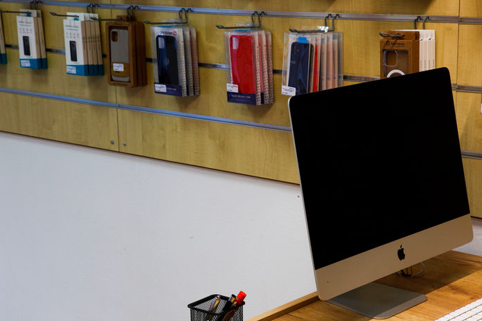 iPHONE STORE 15.jpg