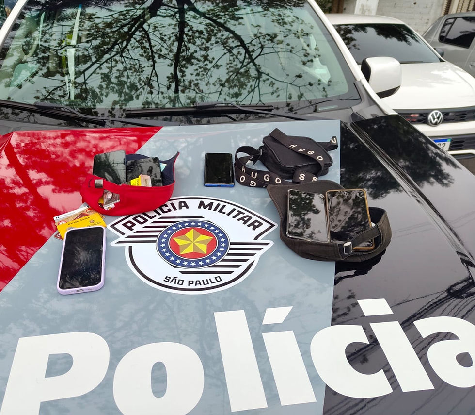 Polícia Militar prende três criminosos, recupera bens e liberta família após roubo a residência em condomínio de Cotia