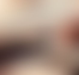 un par de manos  unidas por los dedos  enzima de un libro abierto