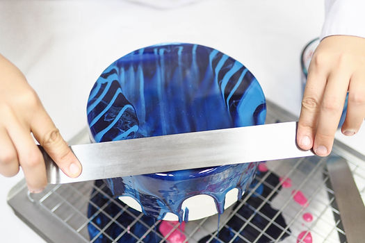 Blue-marble-mirror-glaze-cake.-923309944