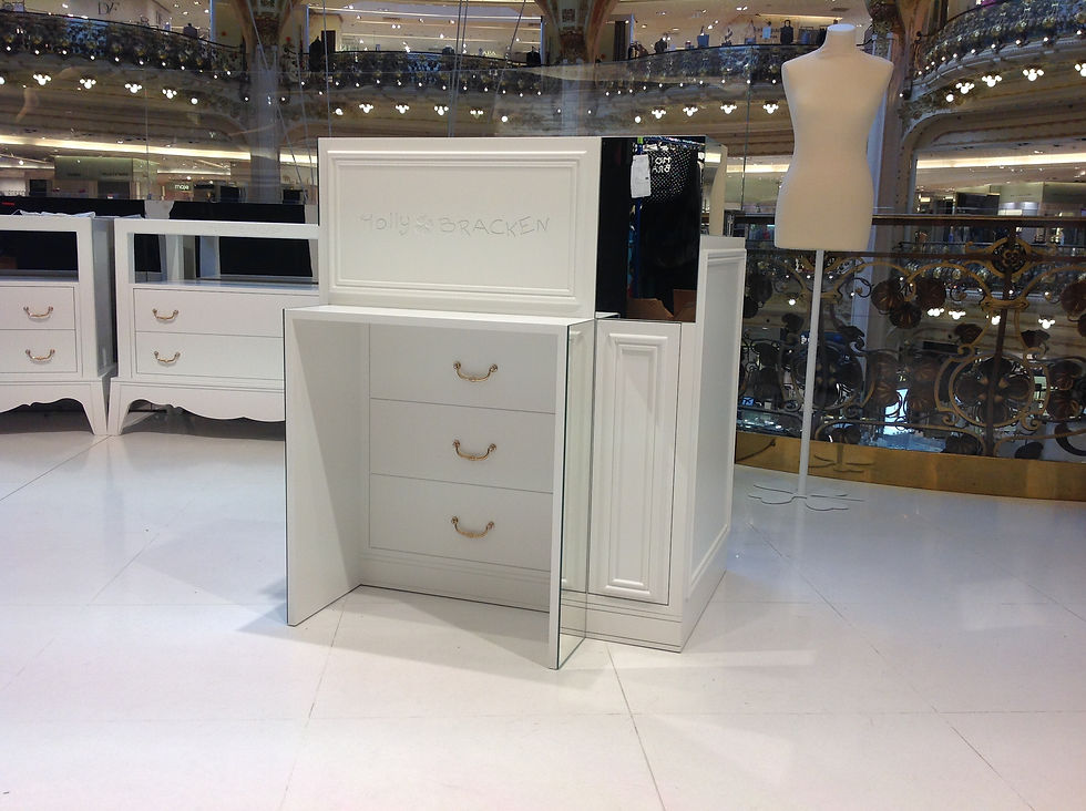 Molly Bracken - Galeries Lafayette Paris