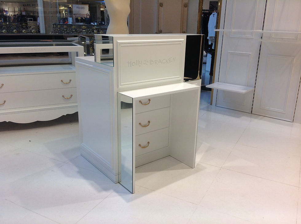 Molly Bracken - Galeries Lafayette Paris