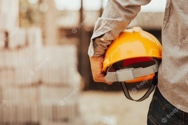 foreman-esta-inspecionando-a-limpeza-do-predio