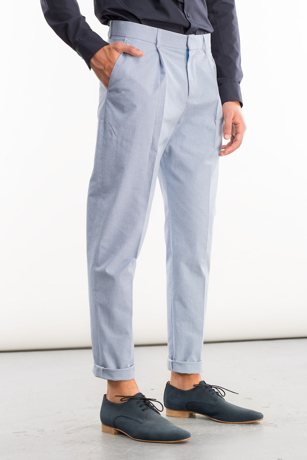 Tailored pants with single front pleat in light blue micro Houndstooth pattern - front view