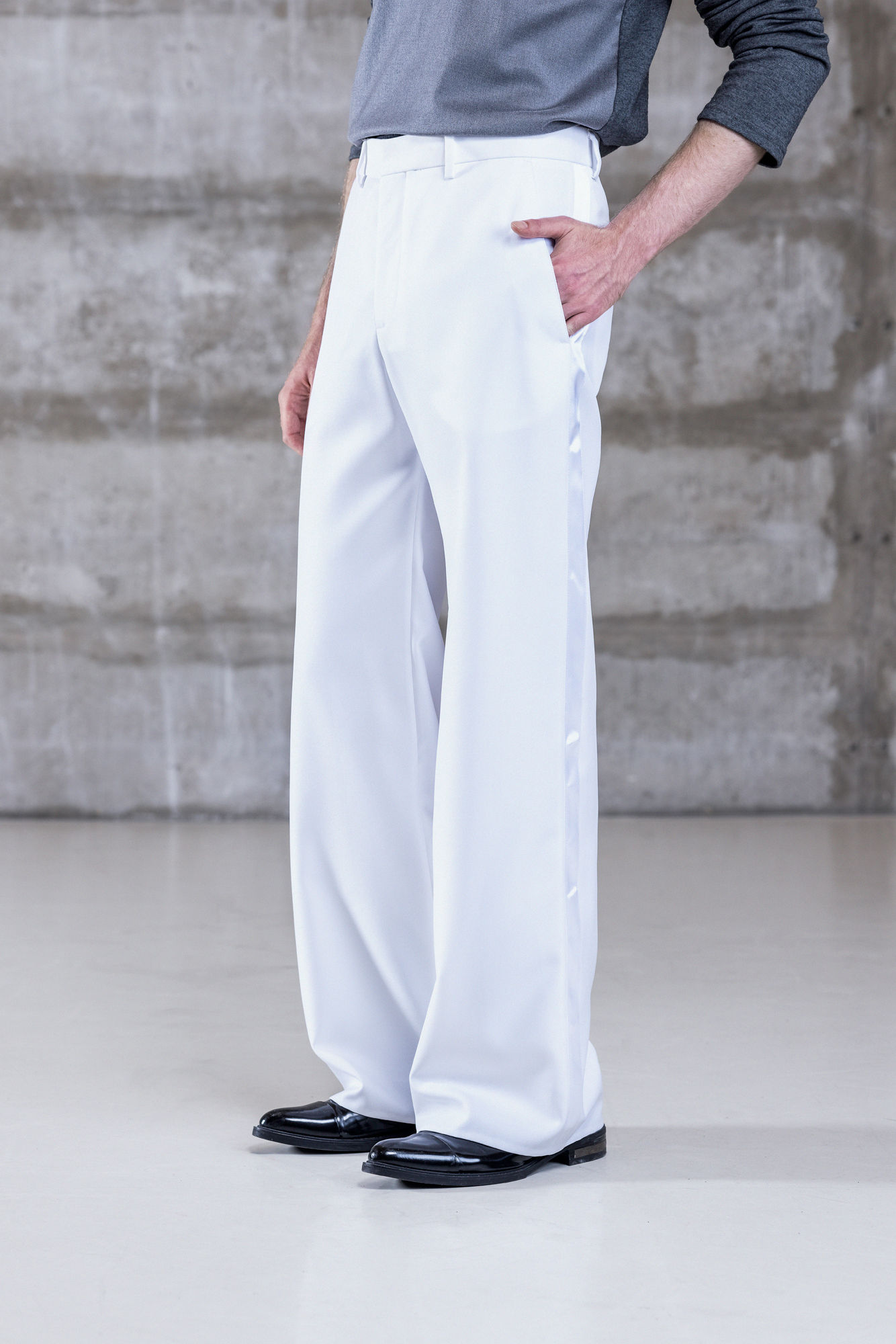 Straight-wide leg tuxedo pants in white with satin ribbon - Front view - ARIEL BASSAN 