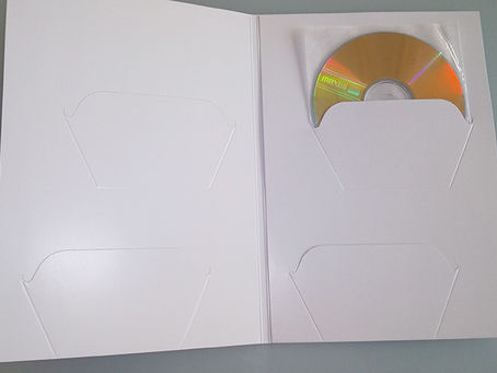 CDやDVDを入れるパッケージ、デジパック
