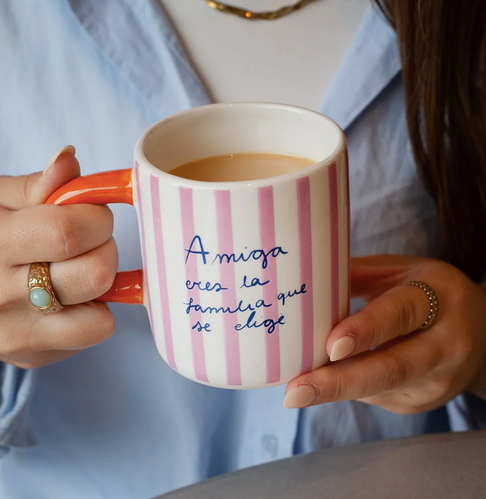 Taza TOP "Amiga eres la familia que se elige"