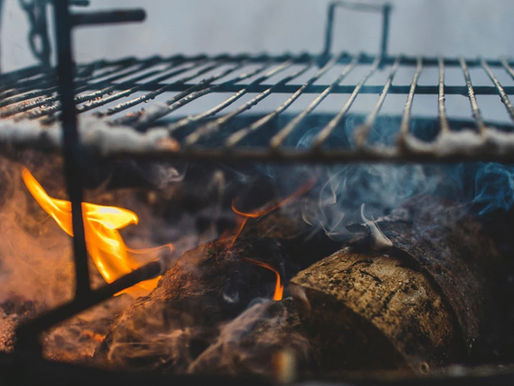 DUAS PESSOAS FICAM GRAVEMENTE FERIDAS APÓS ACENDER CHURRASQUEIRA COM ÁLCOOL, EM ANÁPOLIS