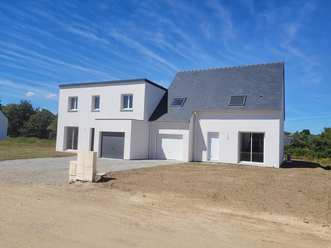 TRES BEAUX VOLUMES ET LUMIERE DANS CETTE MAISON 3 CHAMBRES