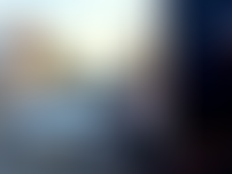 Se estrella auto contra camión estacionado